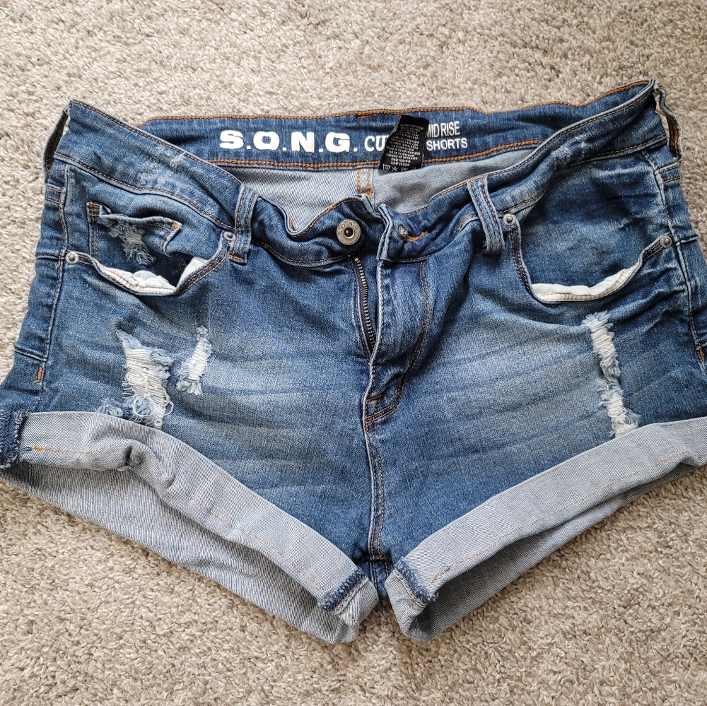 💚3/$25💚 SONG mid rise Jean shorts